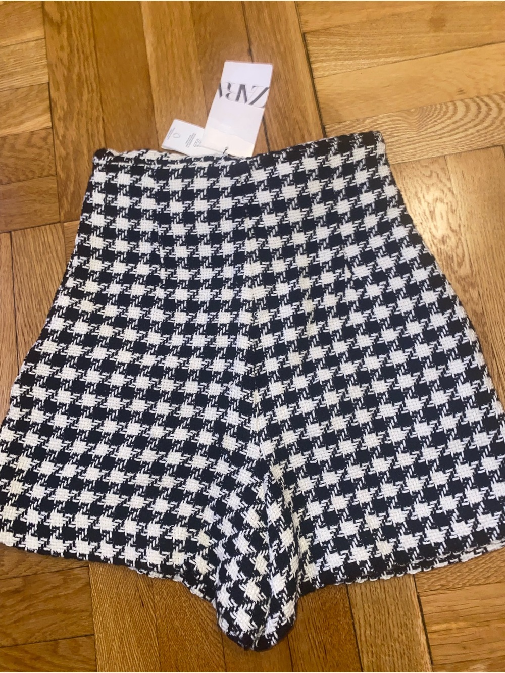Zara Black & White Houndstooth High-Waist Shorts - Picture 2 of 4